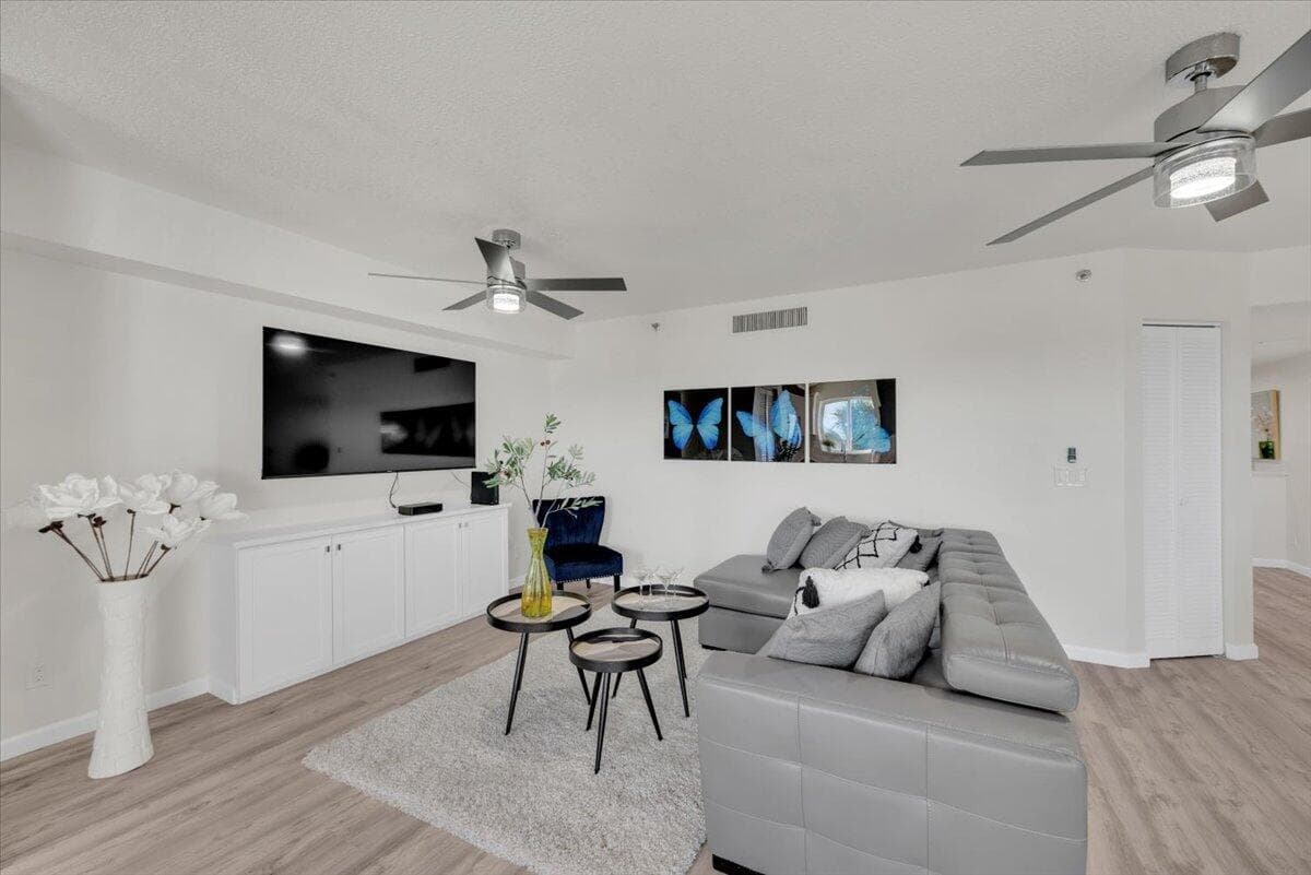 275 Palm Avenue B304, Jupiter, FL 33477 3
