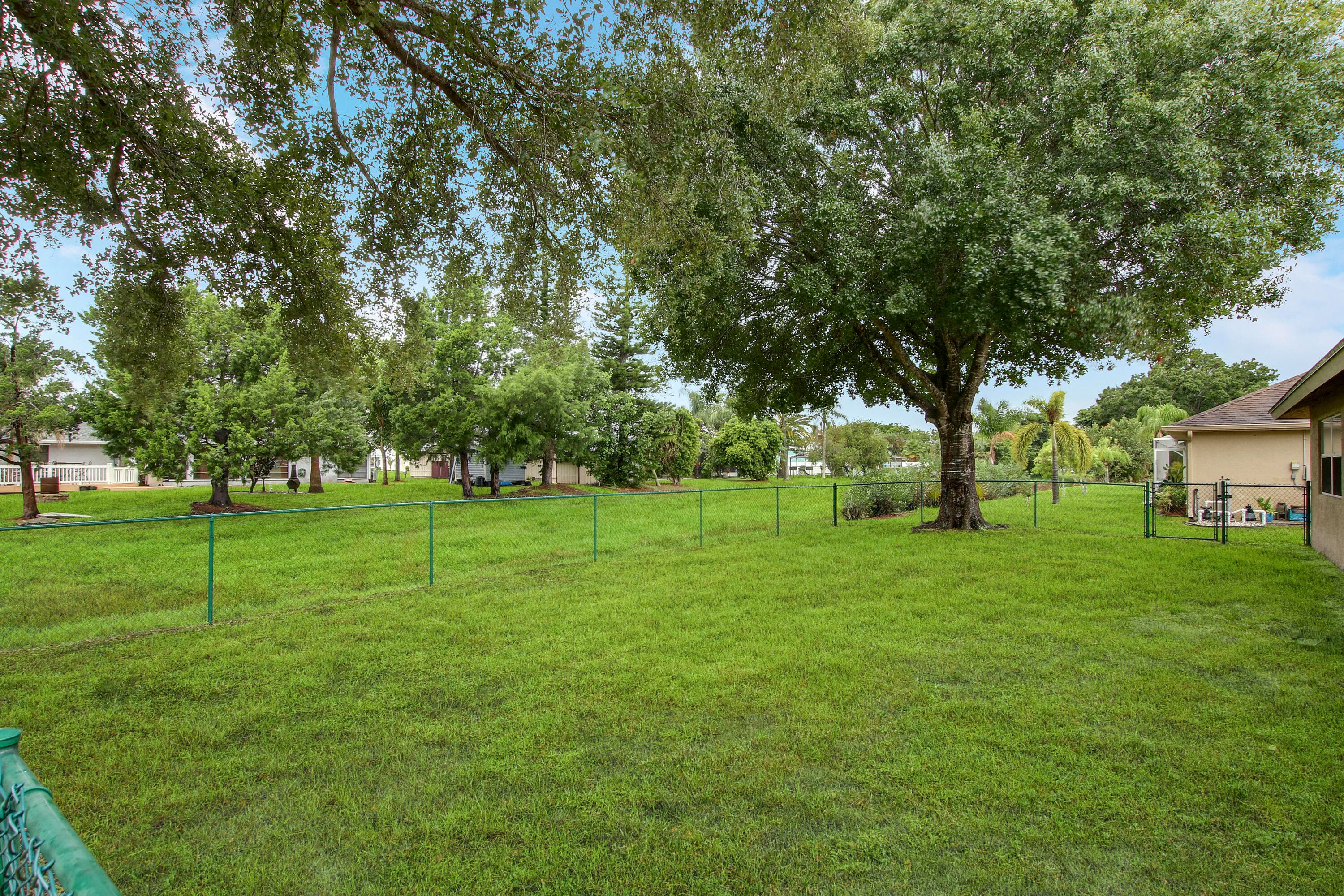 1198 SE Petunia Avenue, Port St. Lucie, FL 34952 10