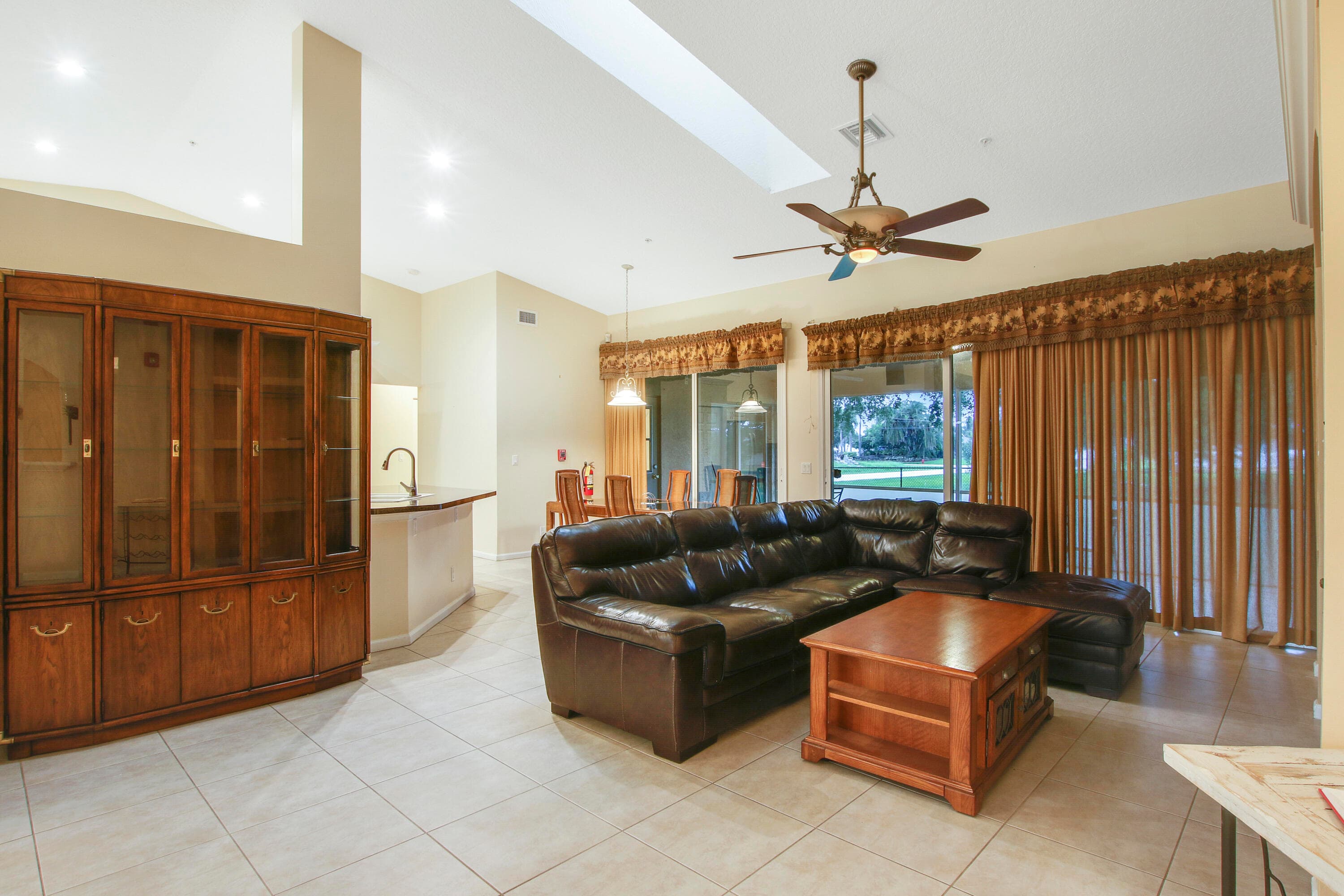 1198 SE Petunia Avenue, Port St. Lucie, FL 34952 25
