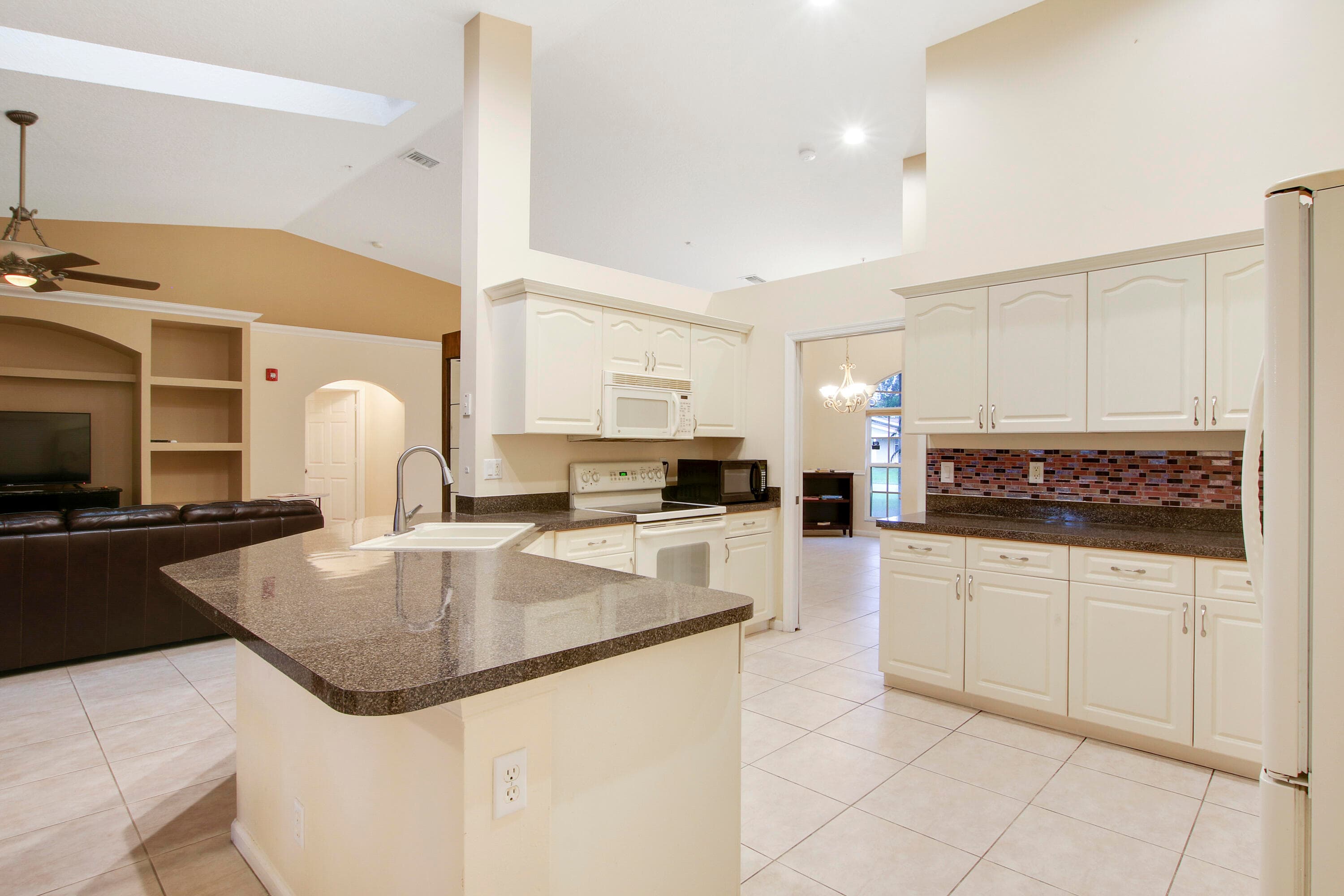 1198 SE Petunia Avenue, Port St. Lucie, FL 34952 32