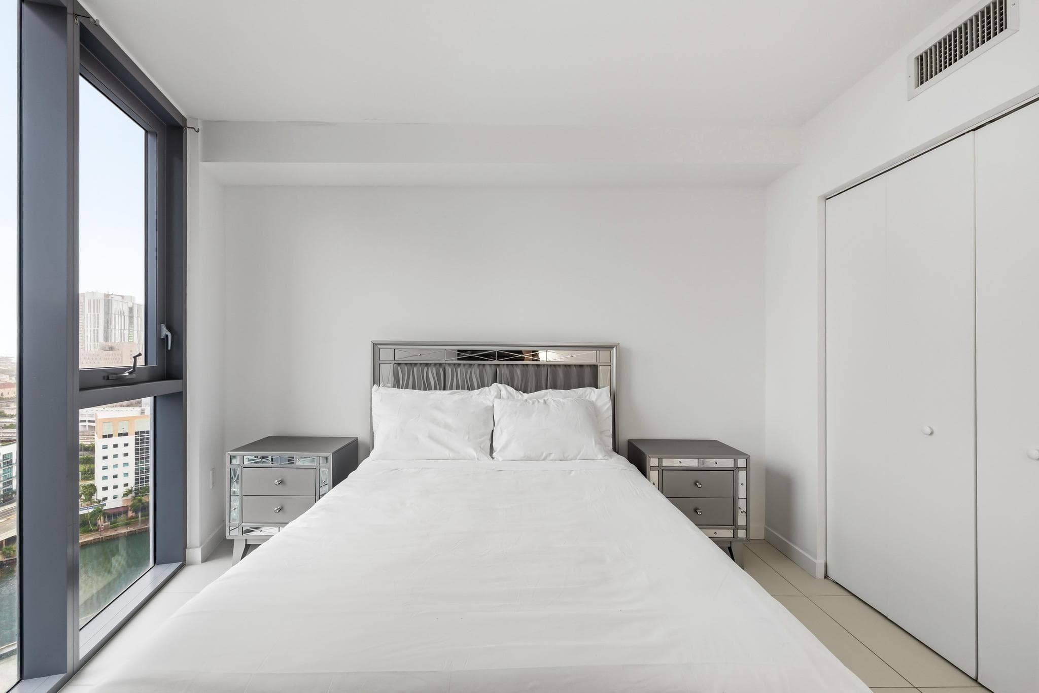 31 SE 6th Street 2601, Miami, FL 33131 13