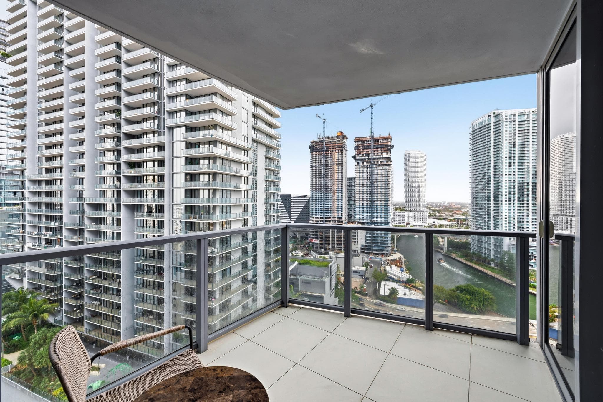 31 SE 6th Street 2601, Miami, FL 33131 4