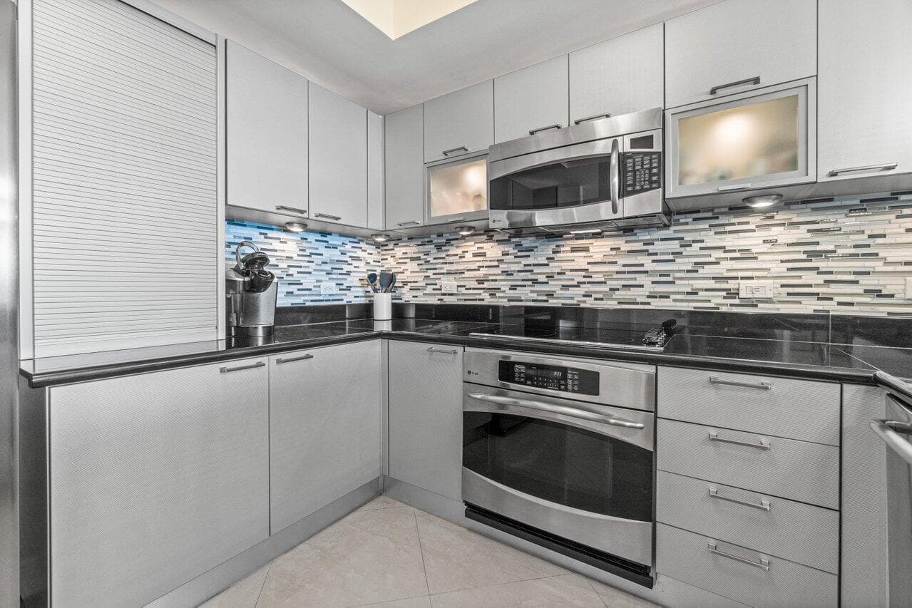 2650 Lake Shore Drive 302, Riviera Beach, FL 33404 9