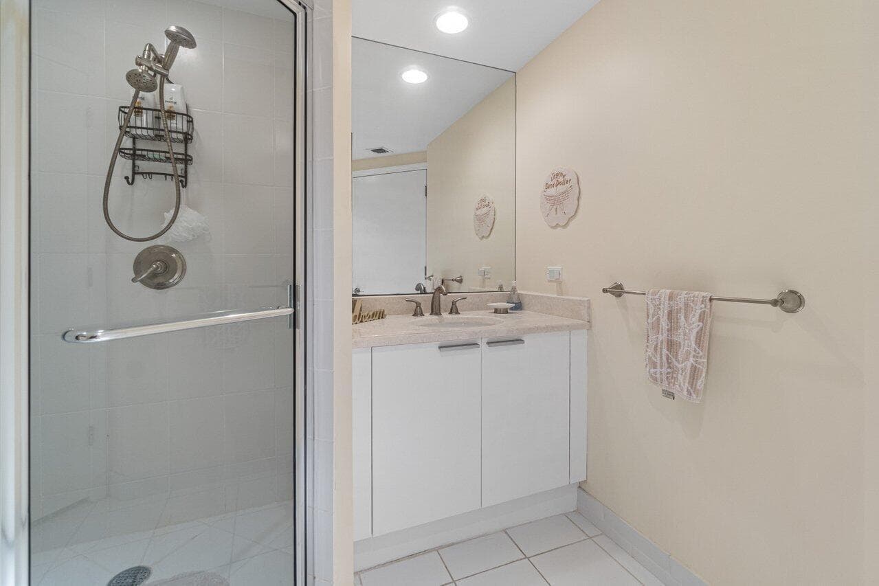2650 Lake Shore Drive 302, Riviera Beach, FL 33404 21