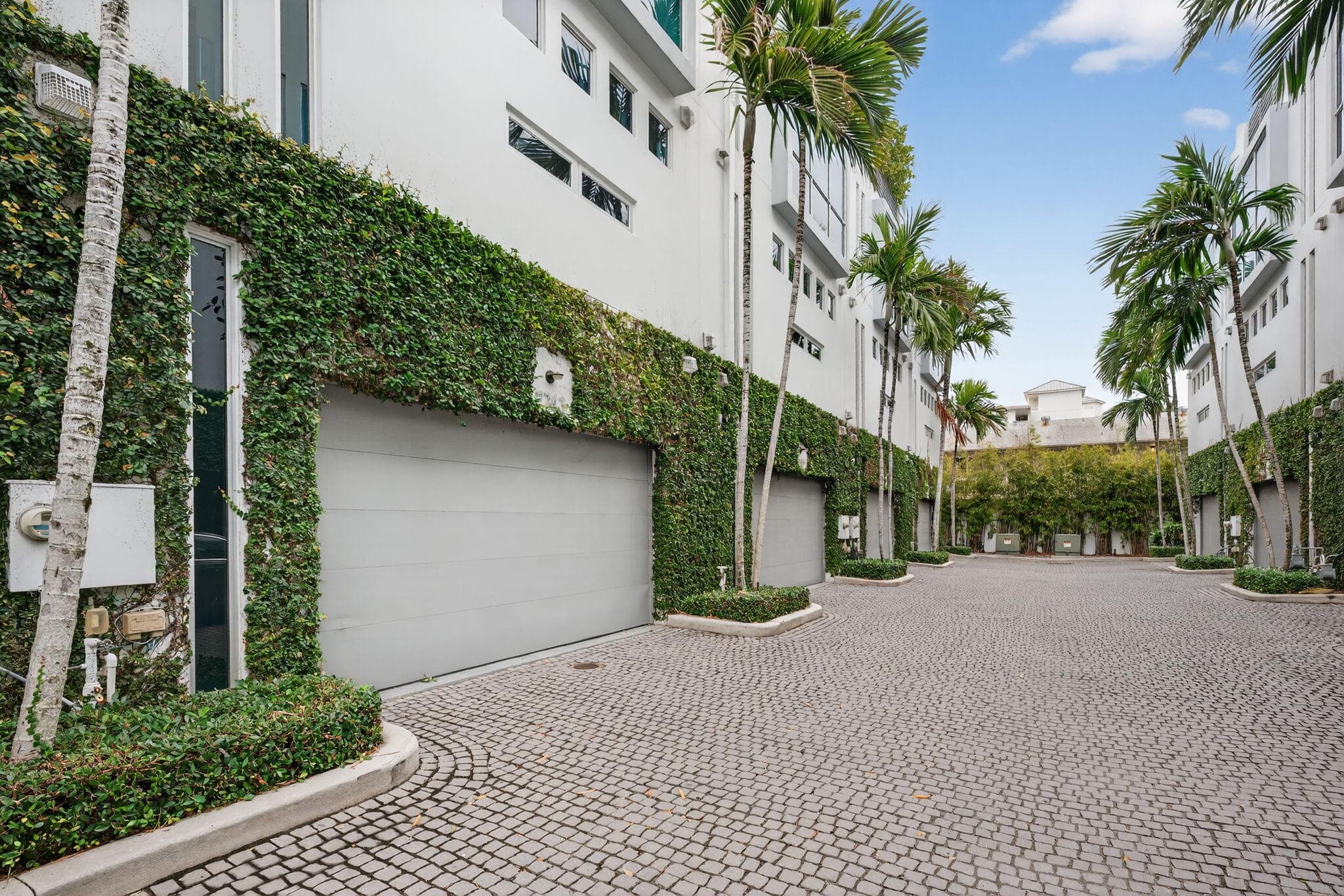 2743 NE 1st Street, Pompano Beach, FL 33062 25