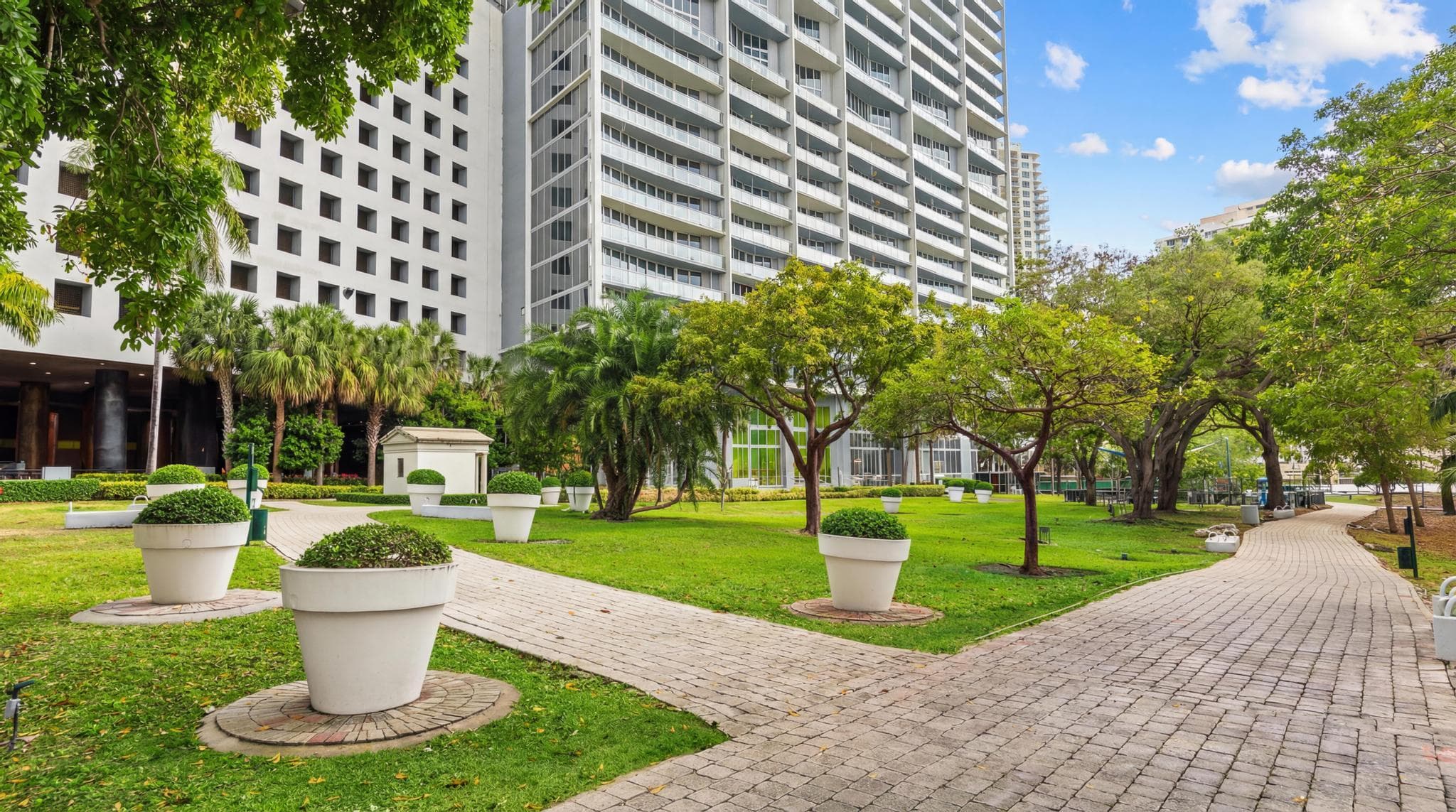 485 Brickell Avenue 2506, Miami, FL 33131 33