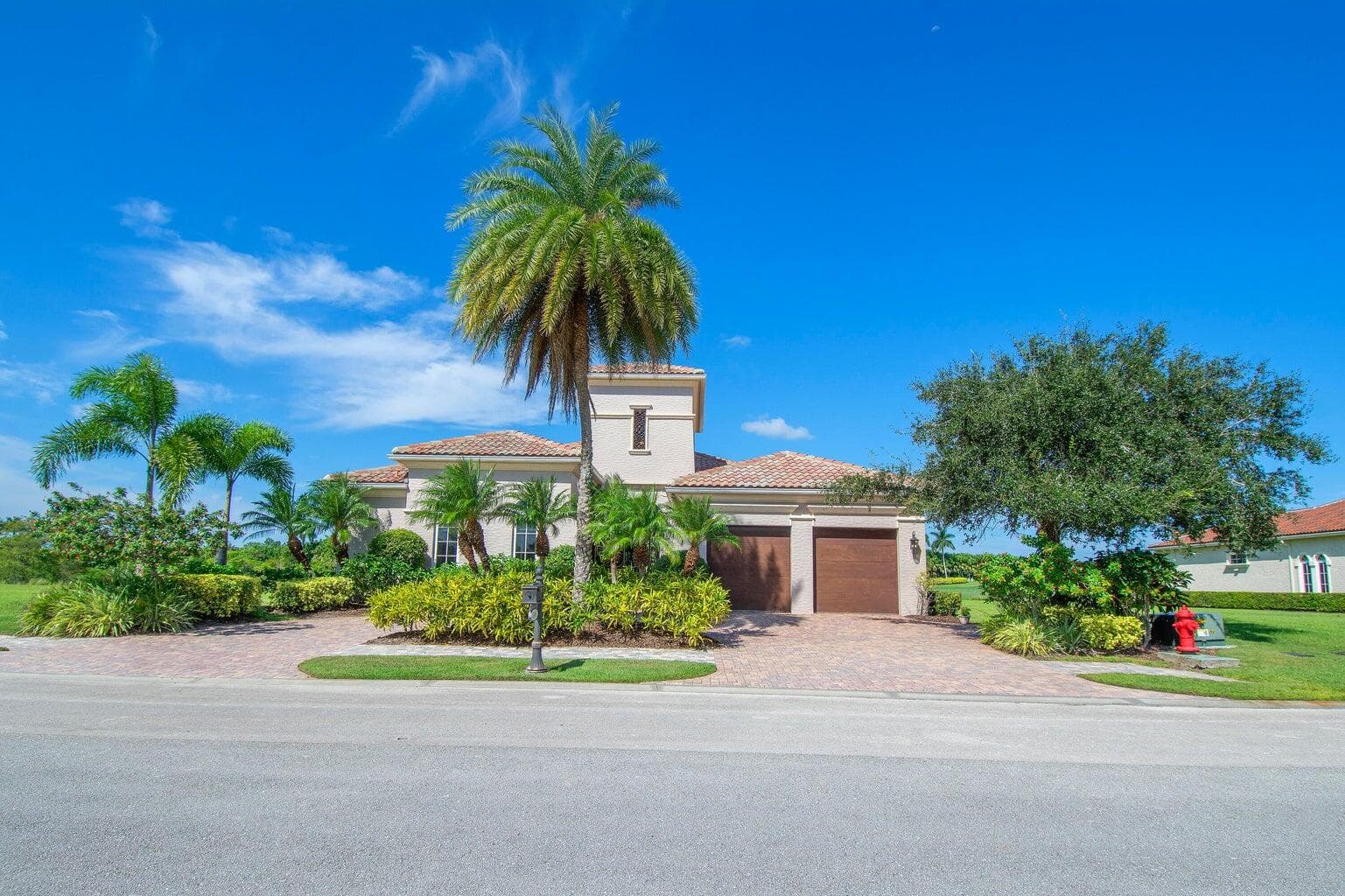 138 SE Via San Marino, Port St. Lucie, FL 34984 2