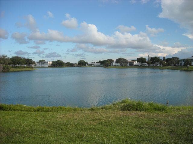 358 Chatham R, West Palm Beach, FL 33417 2