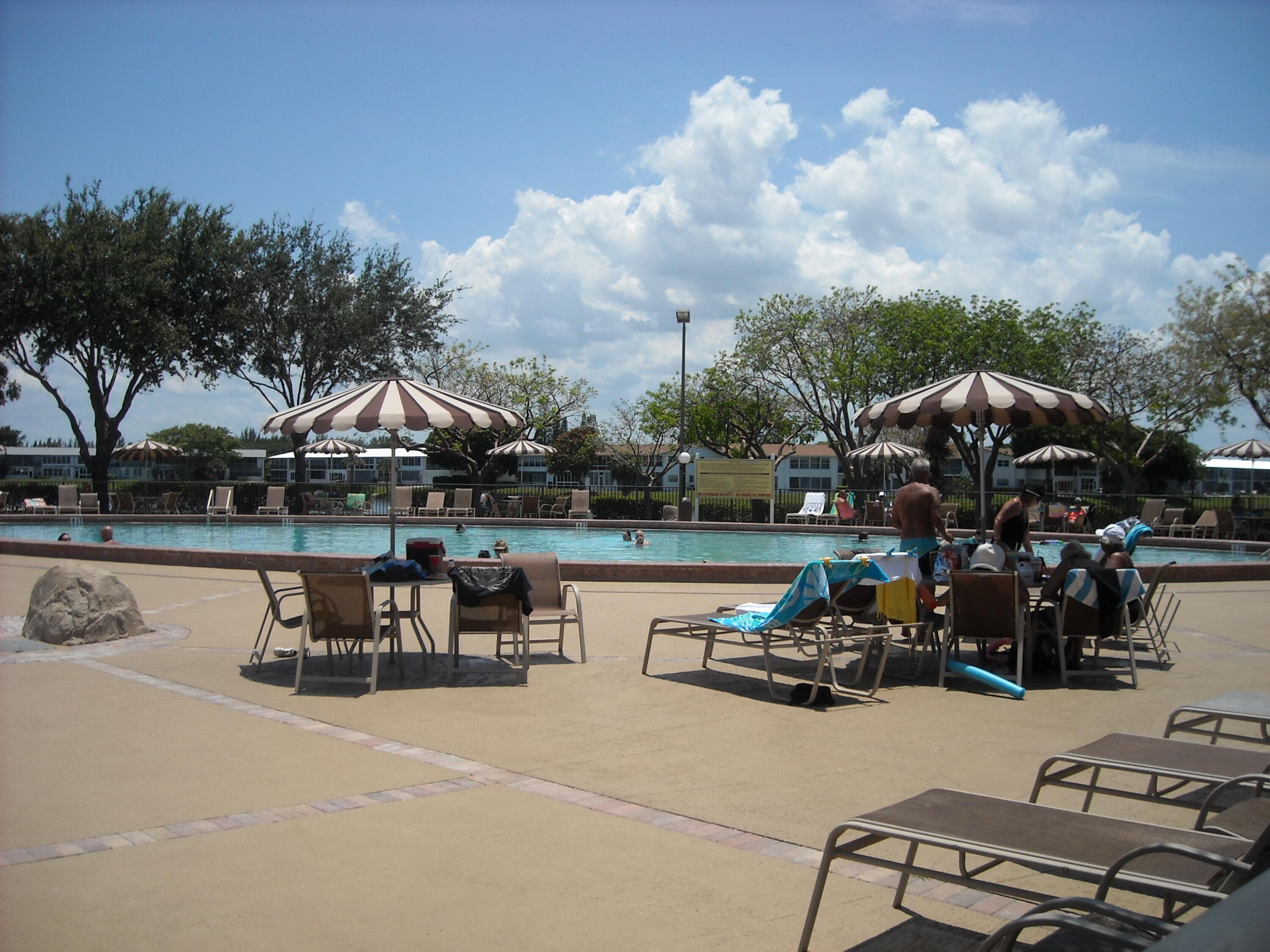 358 Chatham R, West Palm Beach, FL 33417 26