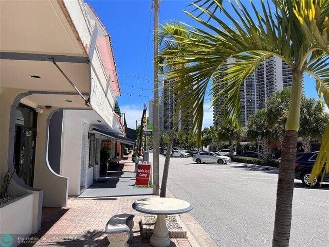 3321 NE 33rd Street, Fort Lauderdale, FL 33308 2
