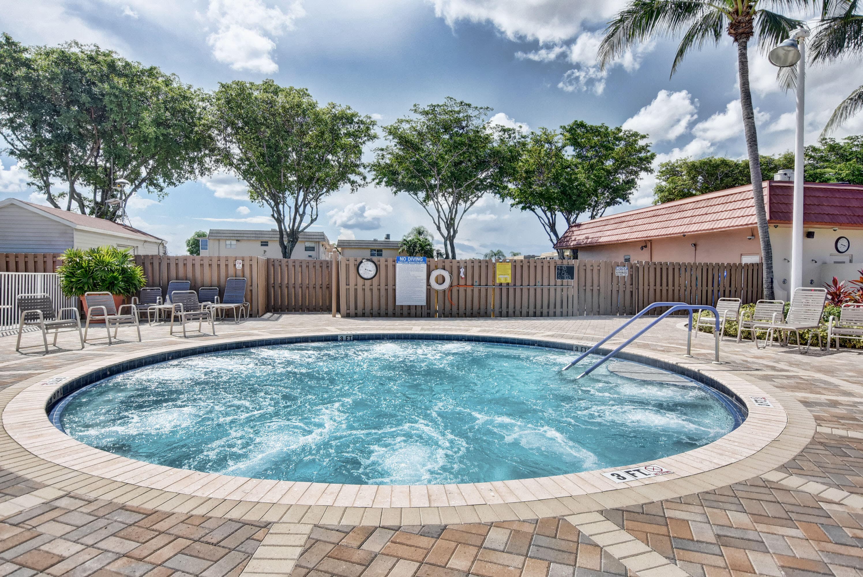 662 Saxony Trail N, Delray Beach, FL 33446 21