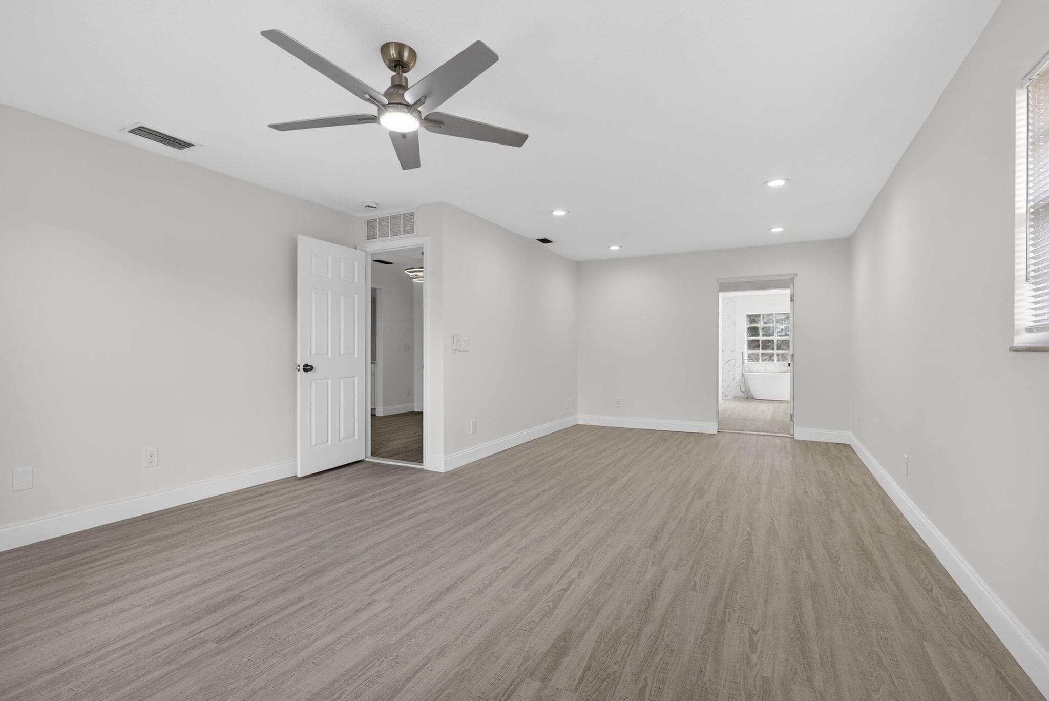 129 Bilbao Street, Royal Palm Beach, FL 33411 19