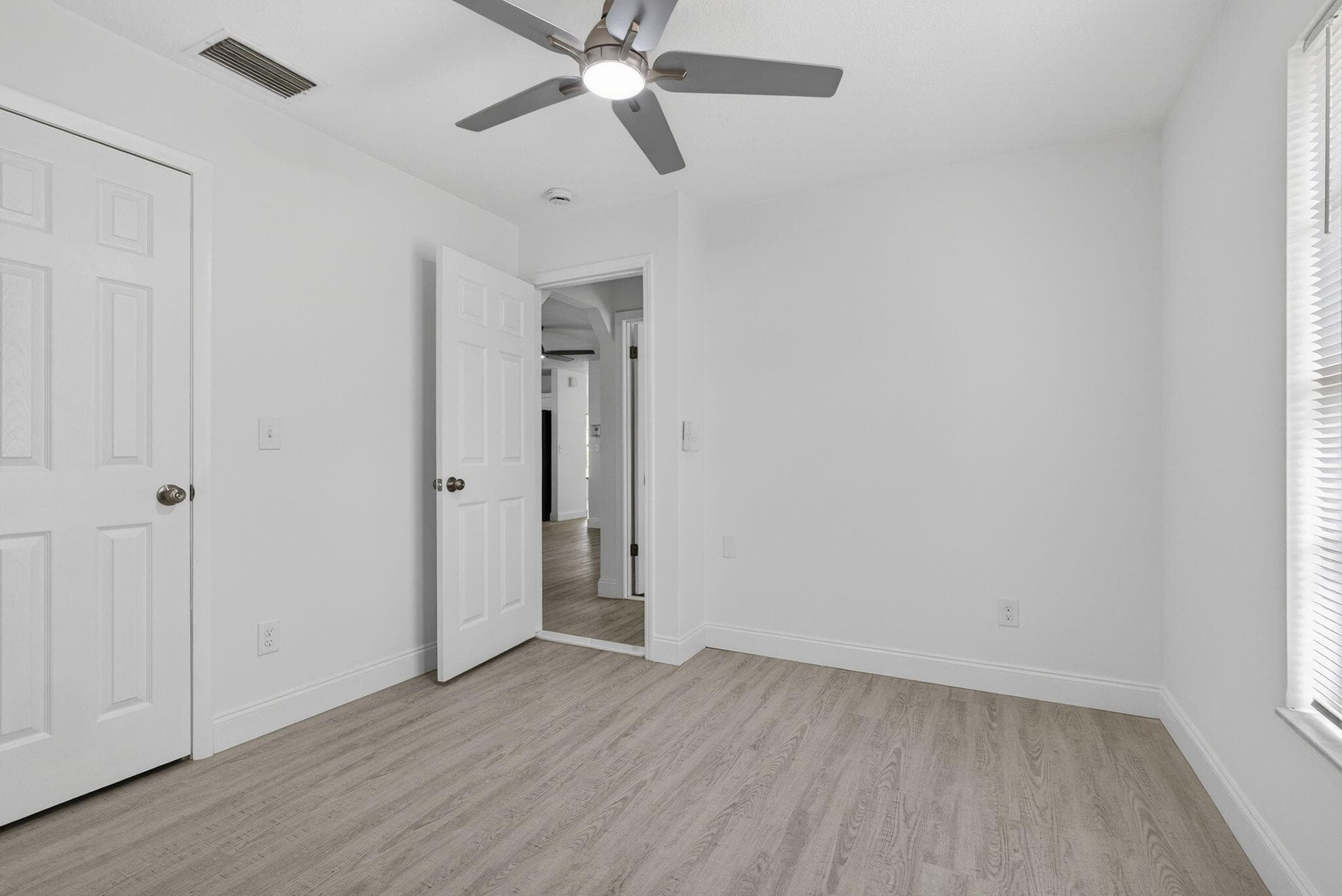 129 Bilbao Street, Royal Palm Beach, FL 33411 28