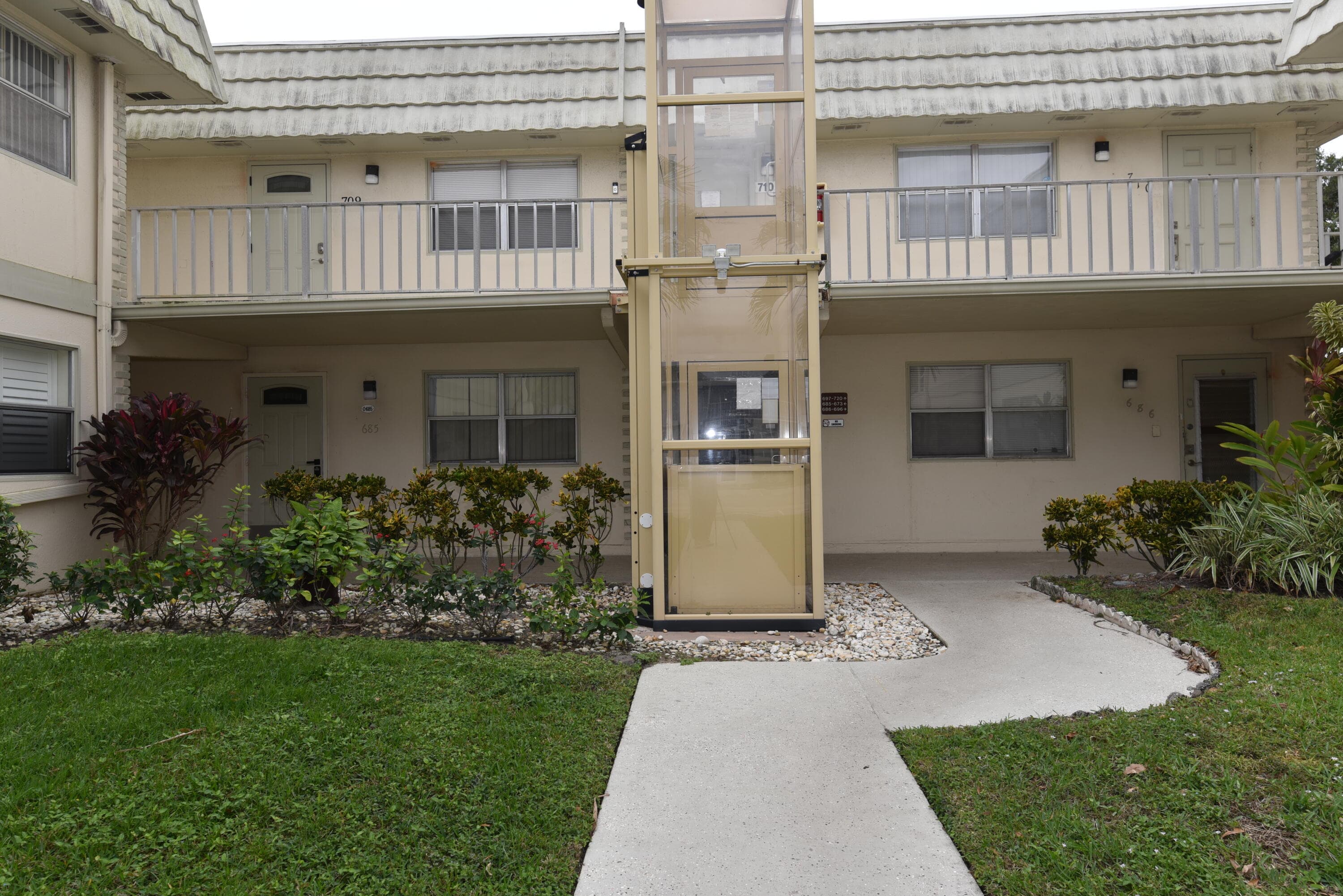 715 Saxony O, Delray Beach, FL 33446 14