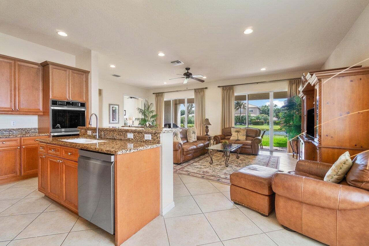 108 Via Condado Way, Palm Beach Gardens, FL 33418 13