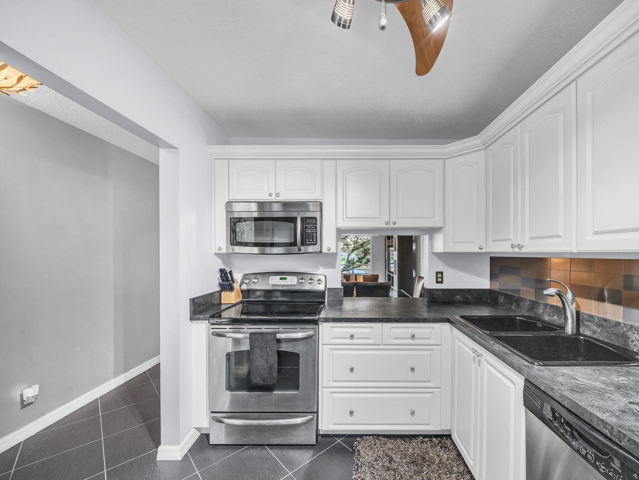130 Lake Constance Drive, West Palm Beach, FL 33411 8