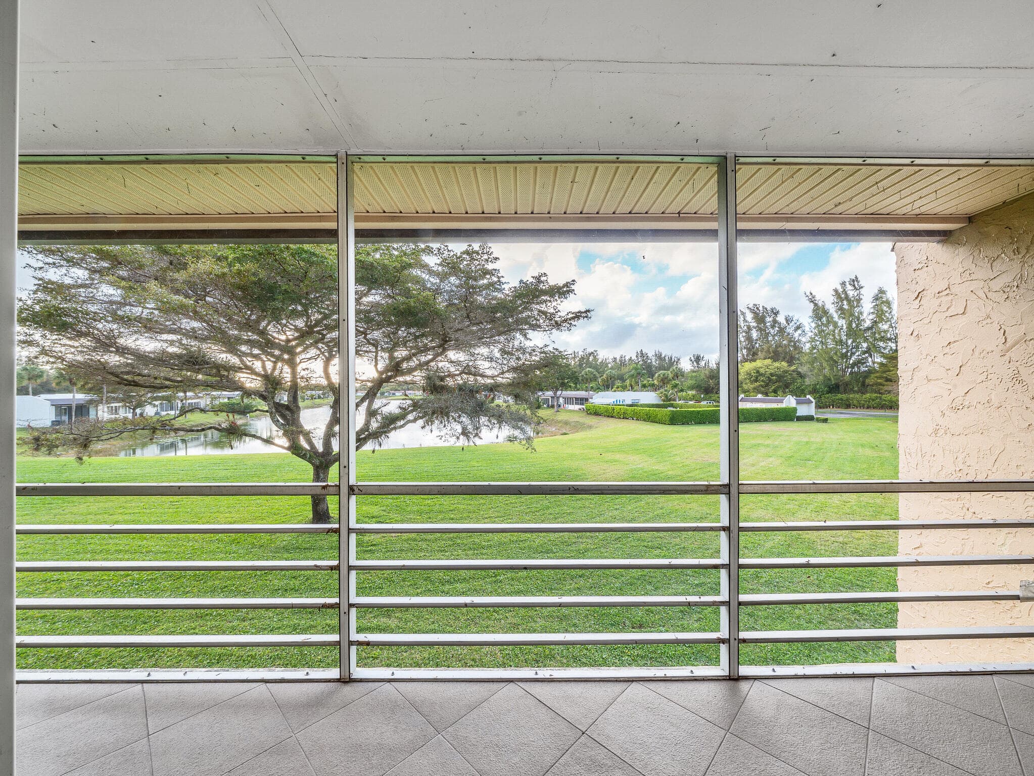 130 Lake Constance Drive, West Palm Beach, FL 33411 35