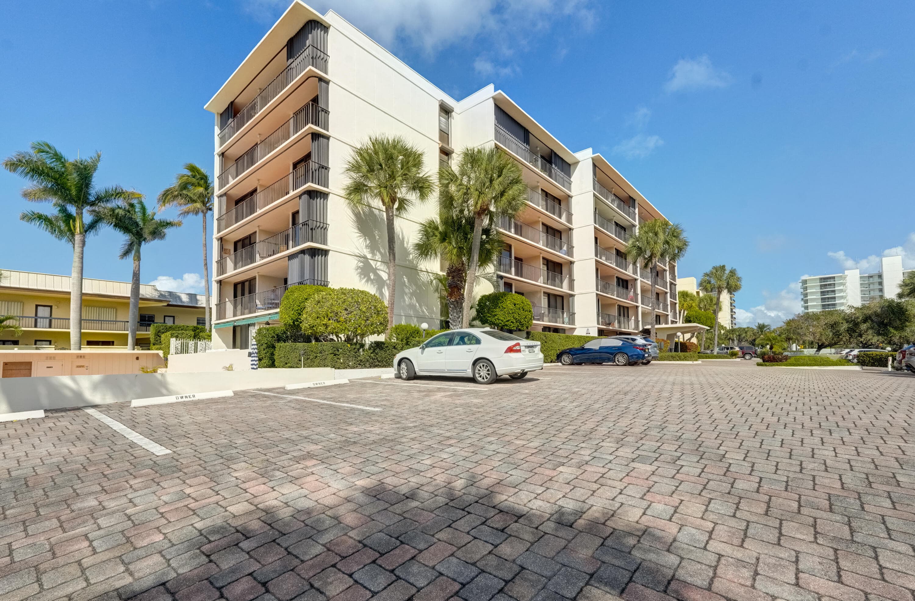 225 Beach Road 503, Tequesta, FL 33469 13