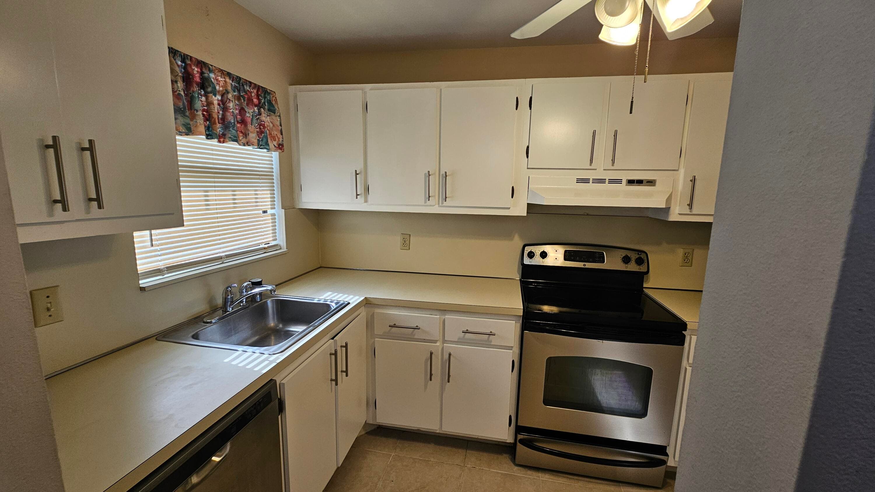 4640 Lucerne Lakes Boulevard W 303, Lake Worth, FL 33467 2