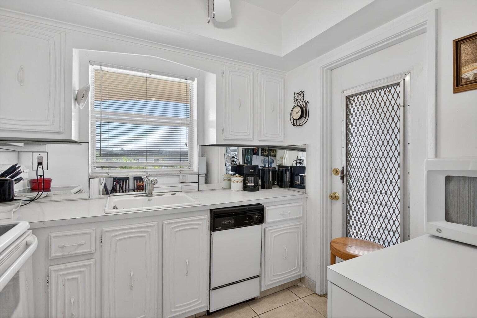 100 SE 6th Avenue 303, Pompano Beach, FL 33060 17