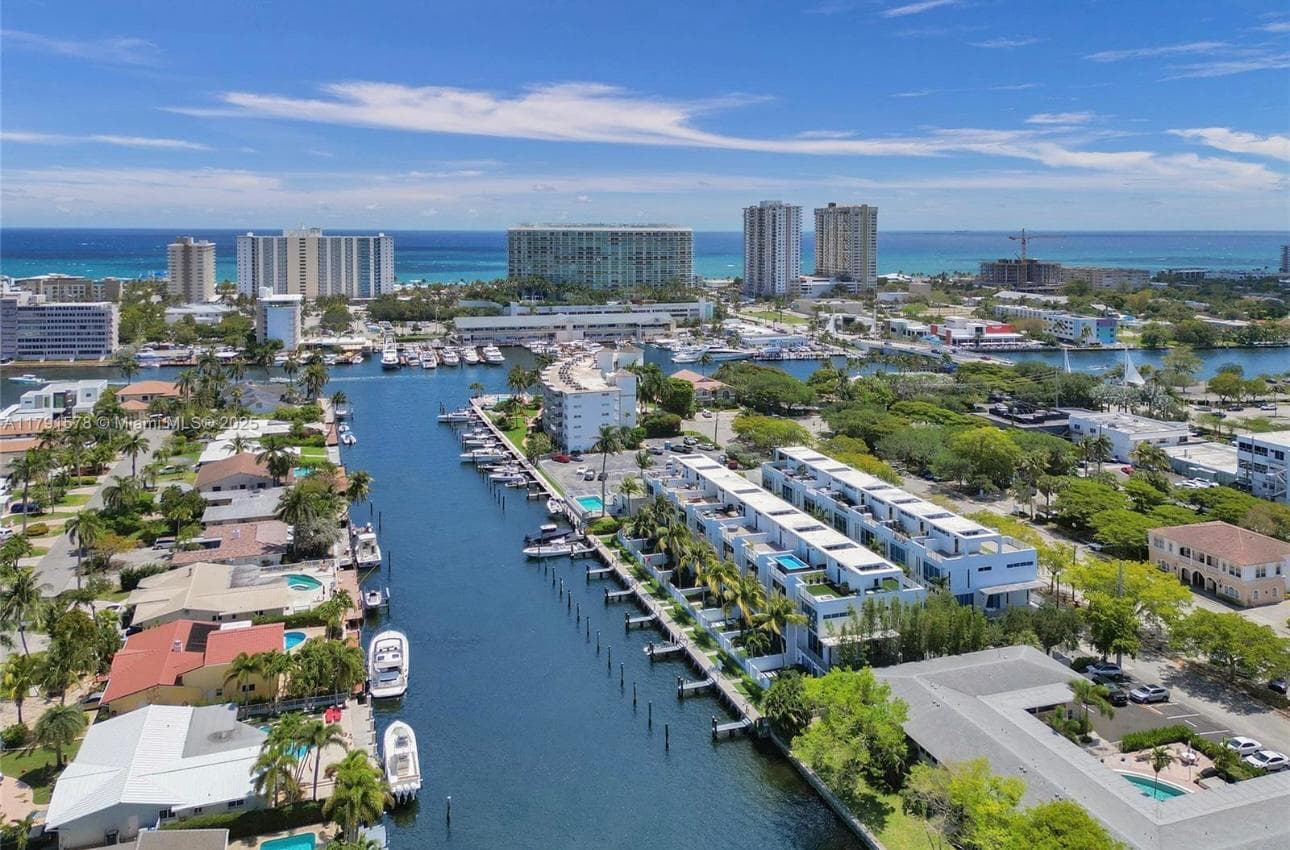 2743 NE 1st Street, Pompano Beach, FL 33062 2