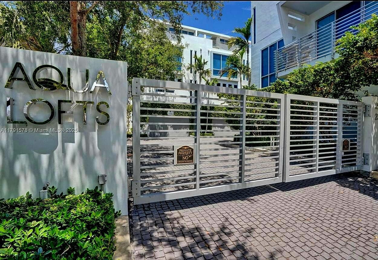 2743 NE 1st Street, Pompano Beach, FL 33062 3