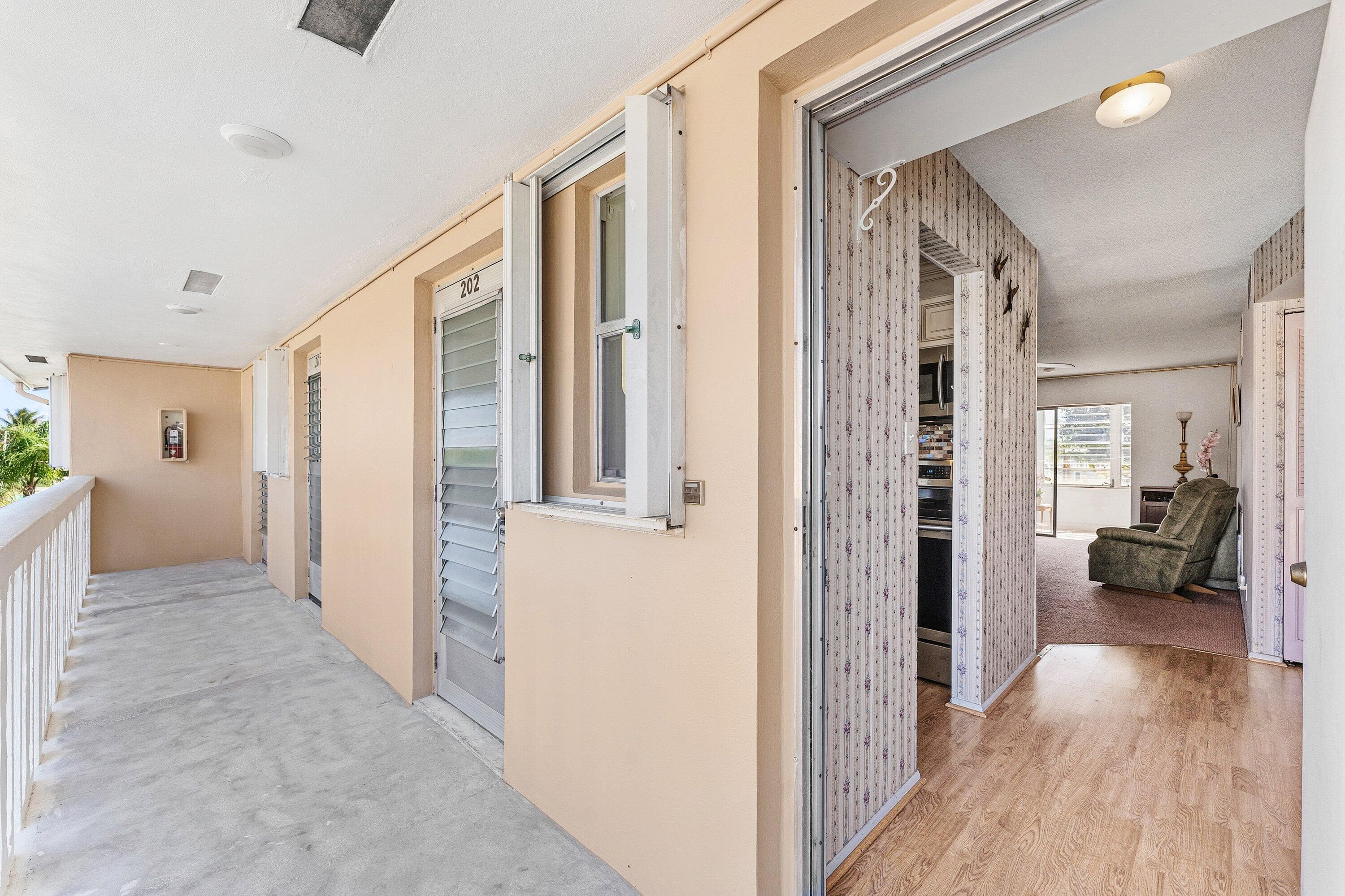 2191 NE 1st Court 202, Boynton Beach, FL 33435 10