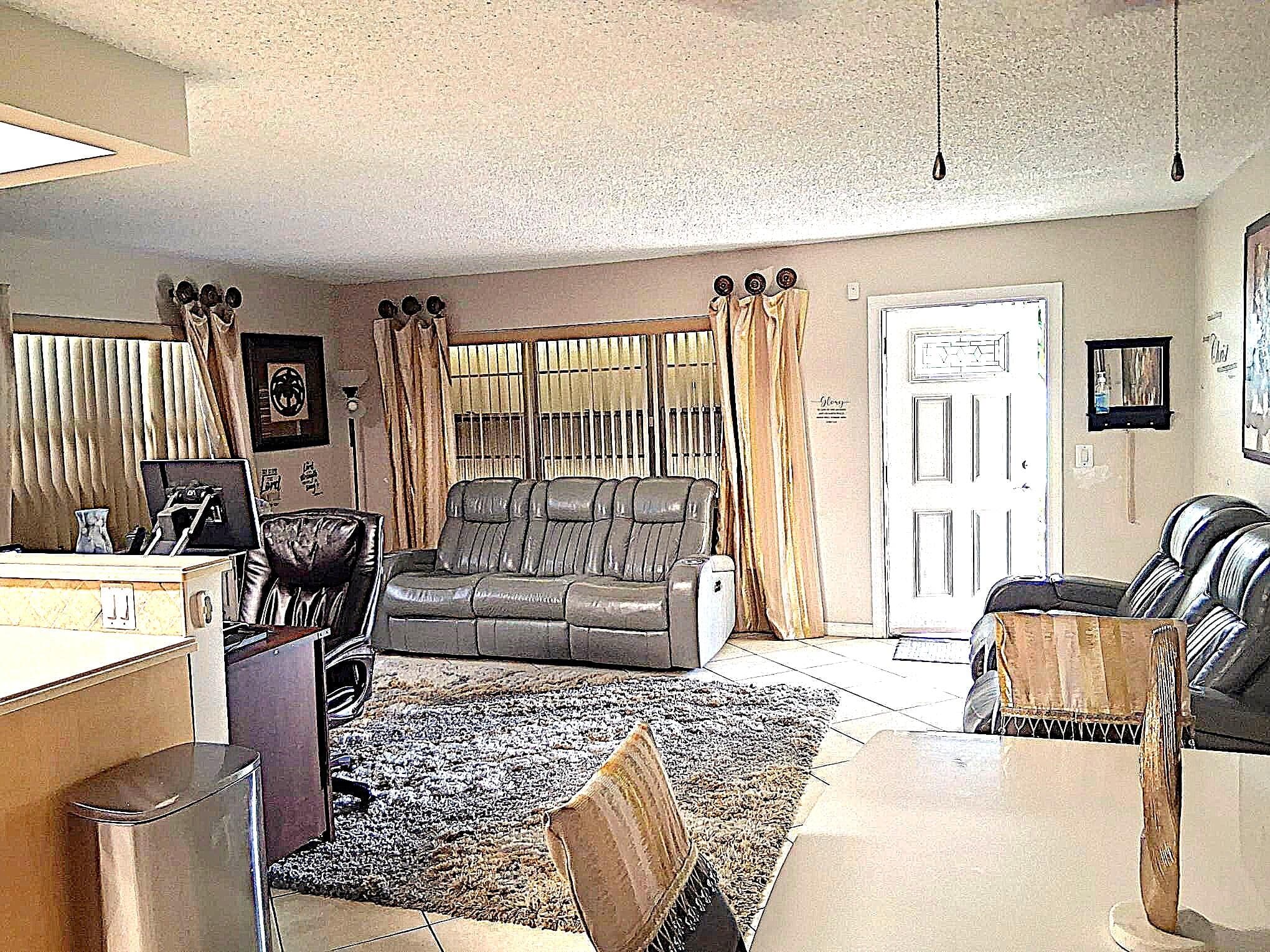 6 Northampton A, West Palm Beach, FL 33417 2