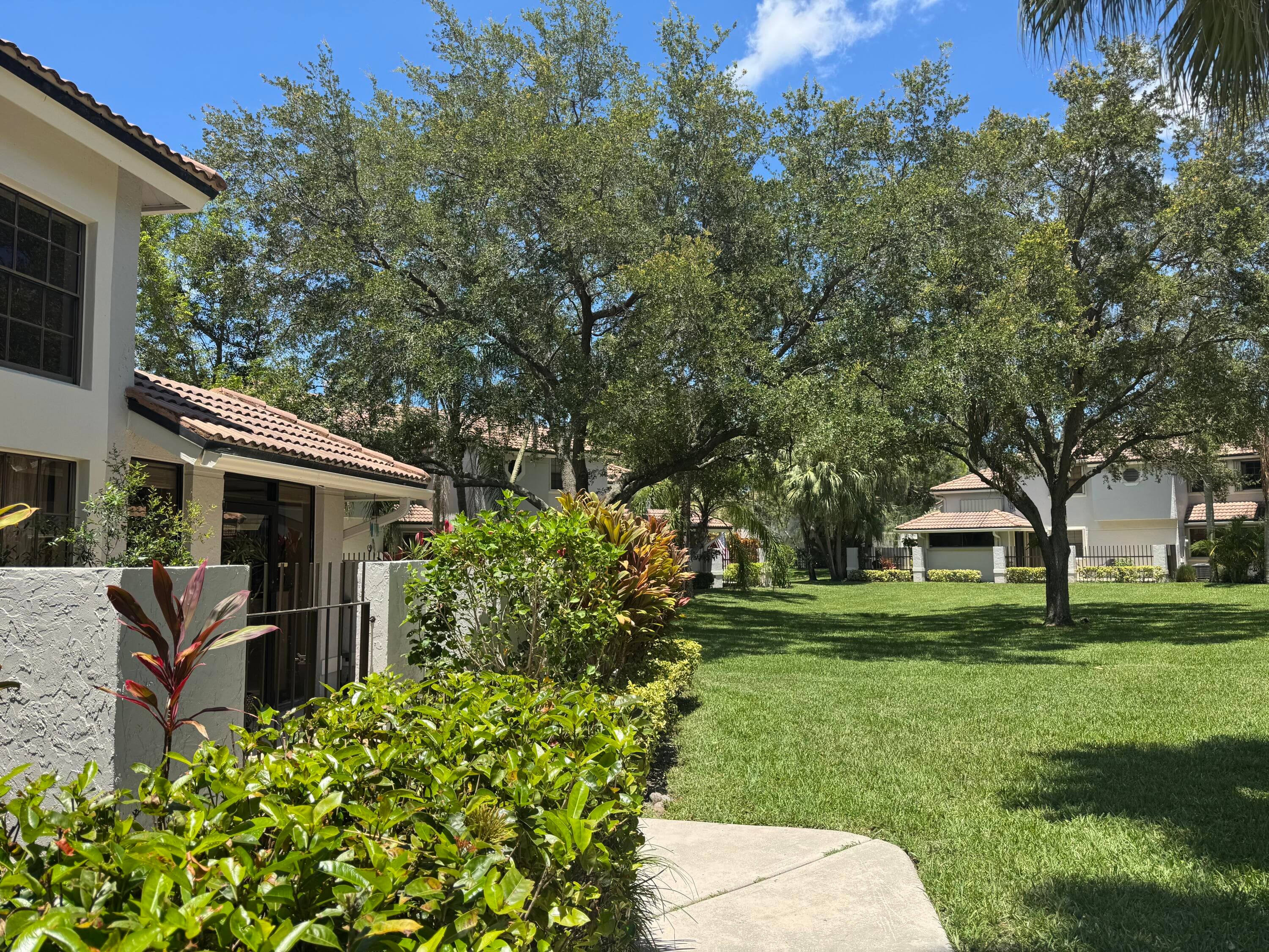 364 Prestwick Circle 4, Palm Beach Gardens, FL 33418