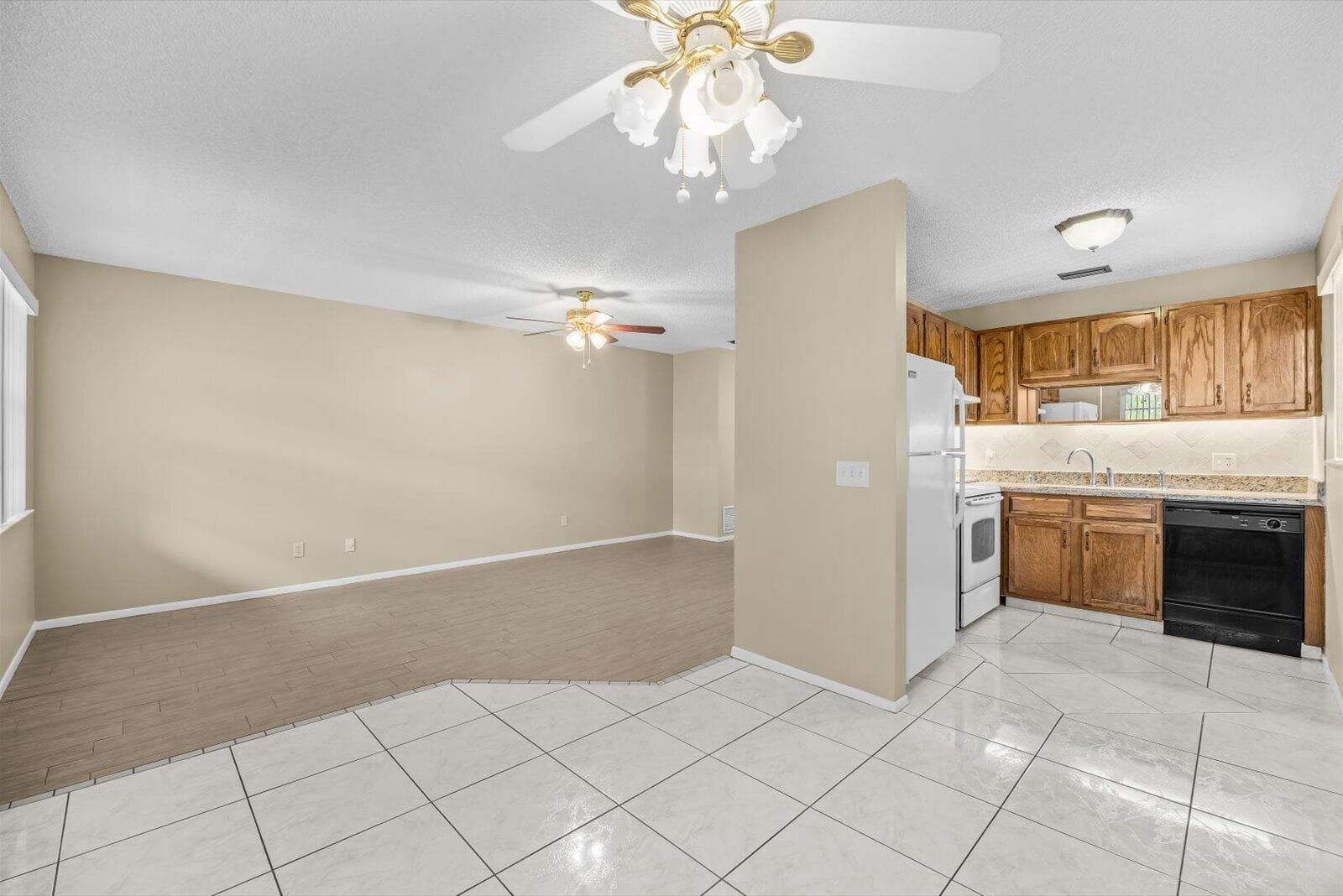 29 Lake Vista Trail Trail 205, Port St. Lucie, FL 34952 32