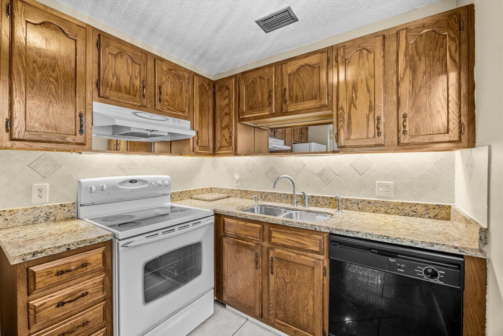 29 Lake Vista Trail Trail 205, Port St. Lucie, FL 34952 35