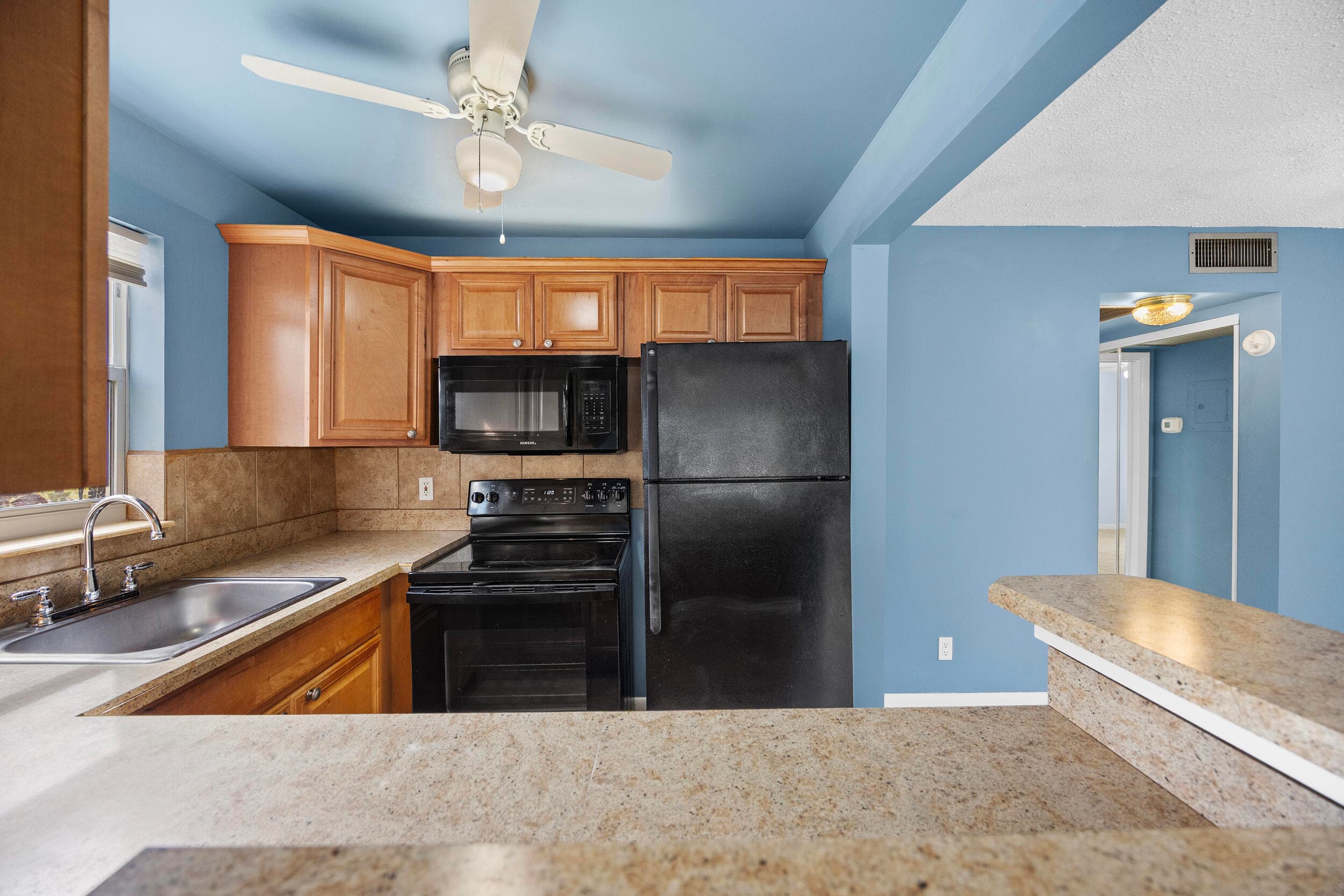 35 Sussex B, West Palm Beach, FL 33417 19