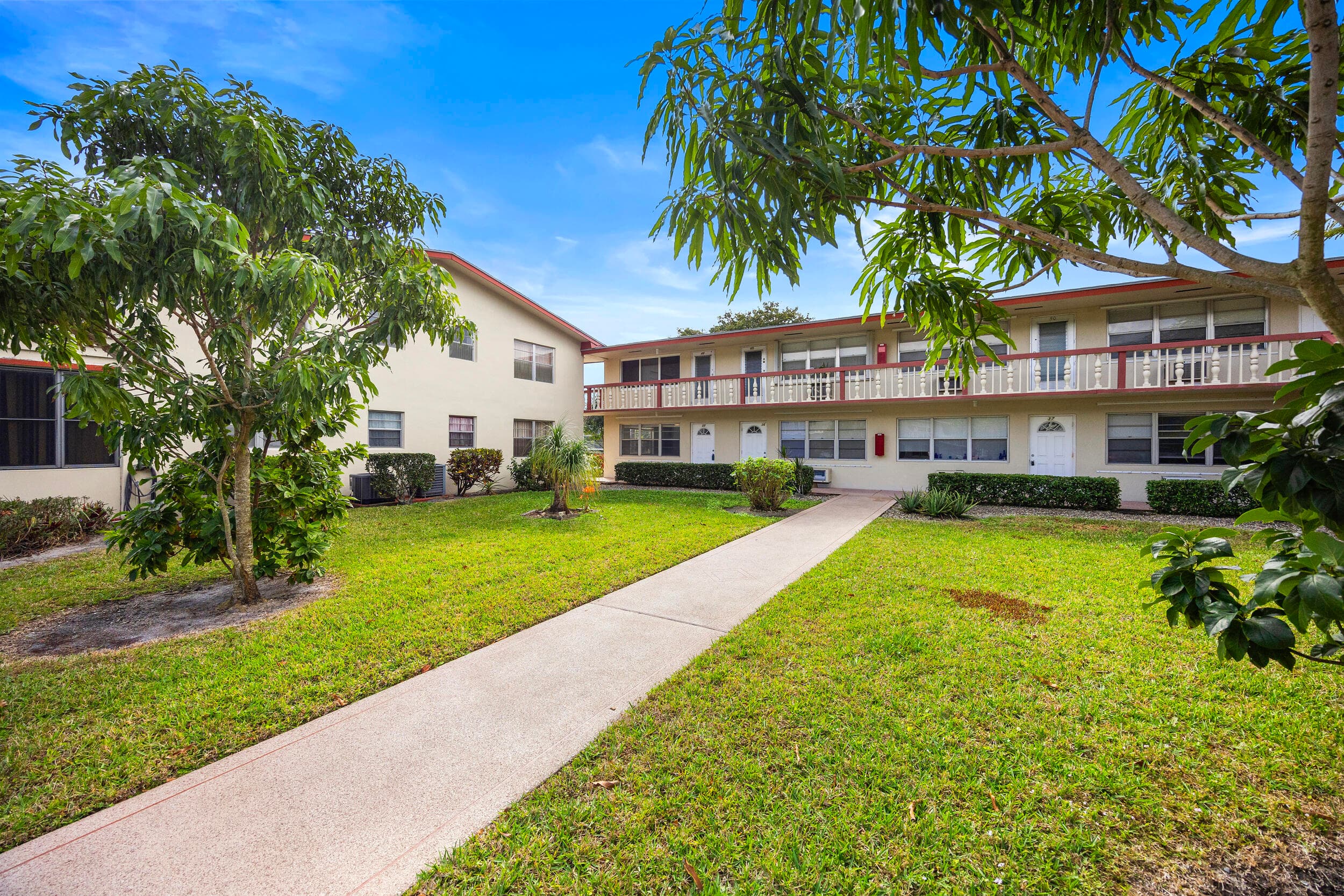 35 Sussex B, West Palm Beach, FL 33417 22