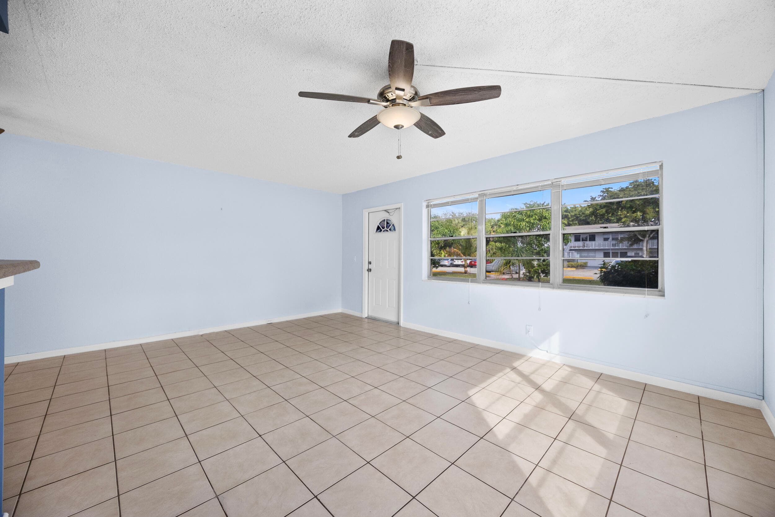35 Sussex B, West Palm Beach, FL 33417 24