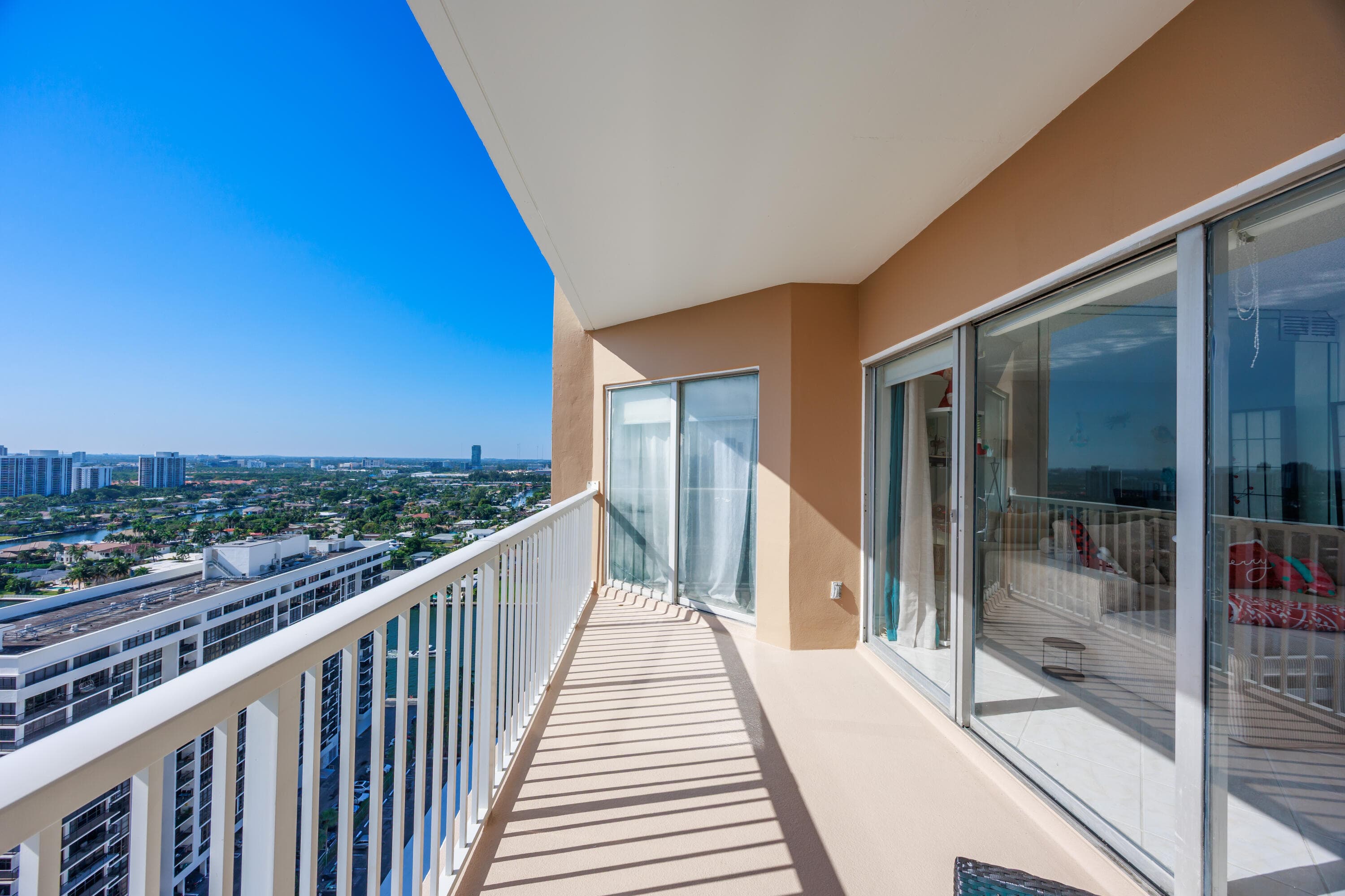 1985 S Ocean Drive Pha, Hallandale Beach, FL 33009 3