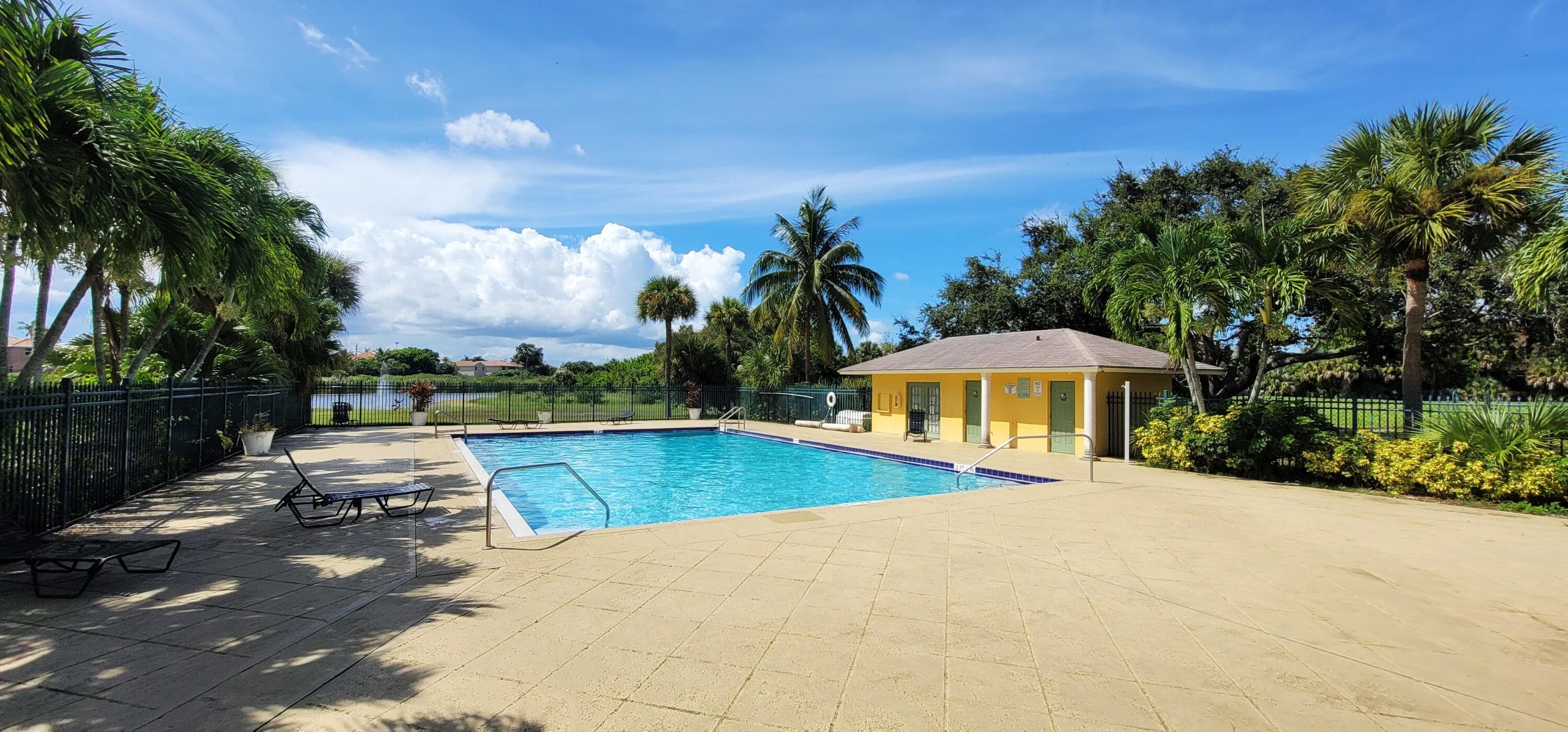 1509 Meadows Circle W, Boynton Beach, FL 33436 20