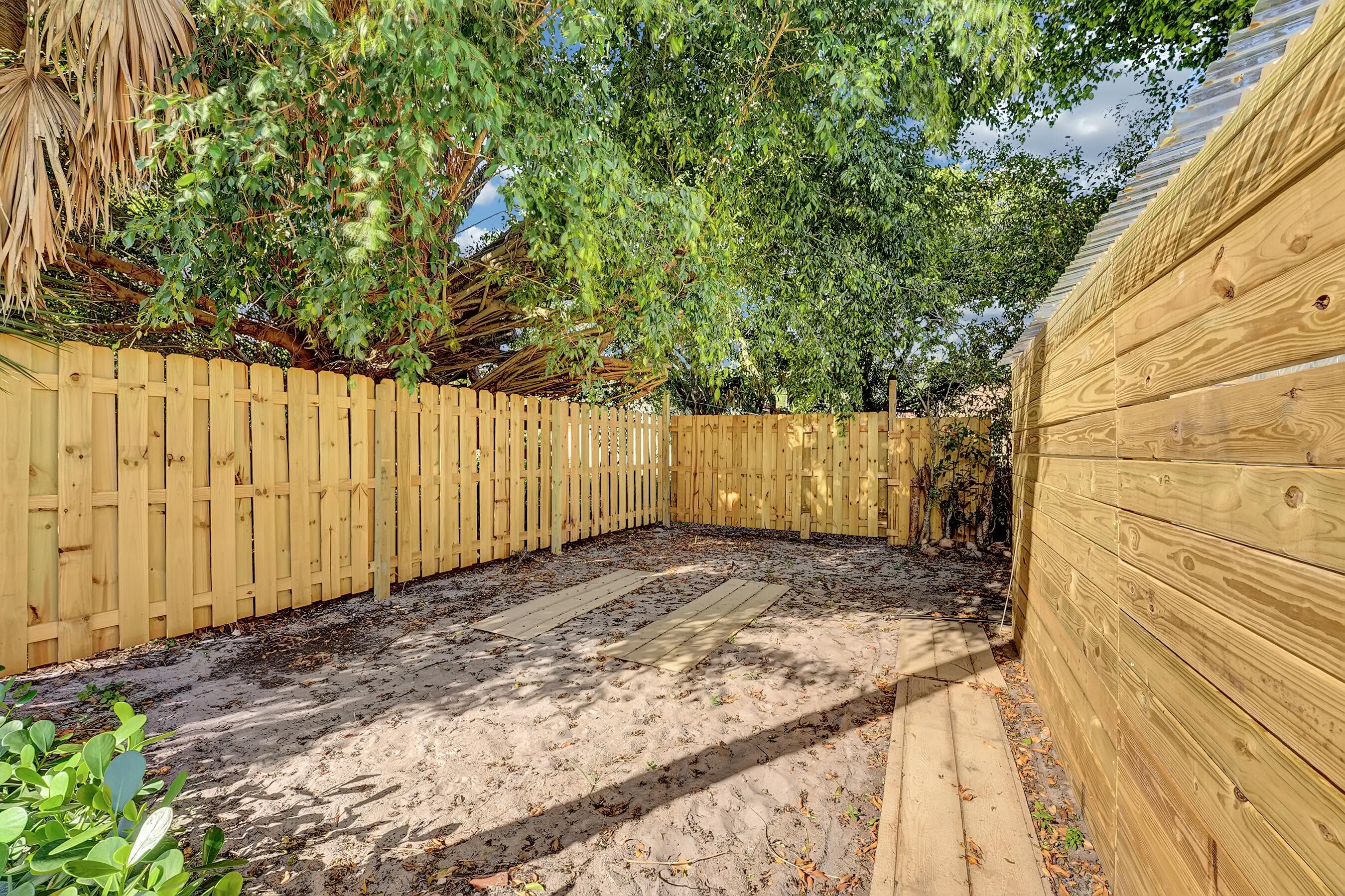 240 NW 9th Avenue, Delray Beach, FL 33444 35
