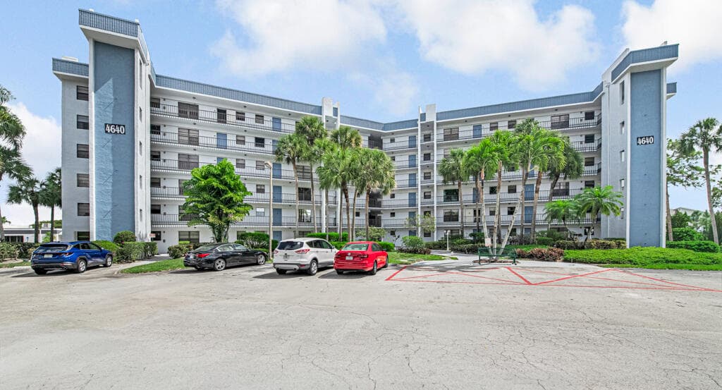 4640 Lucerne Lakes Boulevard 206, Lake Worth, FL 33467