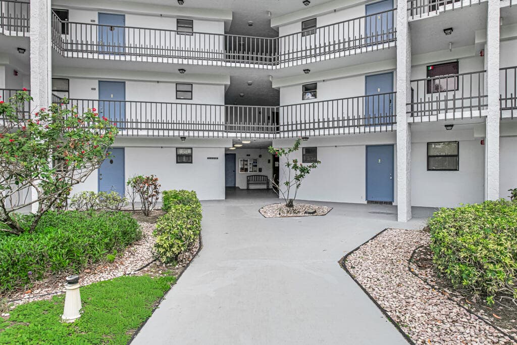4640 Lucerne Lakes Boulevard 206, Lake Worth, FL 33467 30