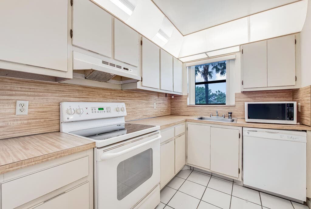 4640 Lucerne Lakes Boulevard 206, Lake Worth, FL 33467 6