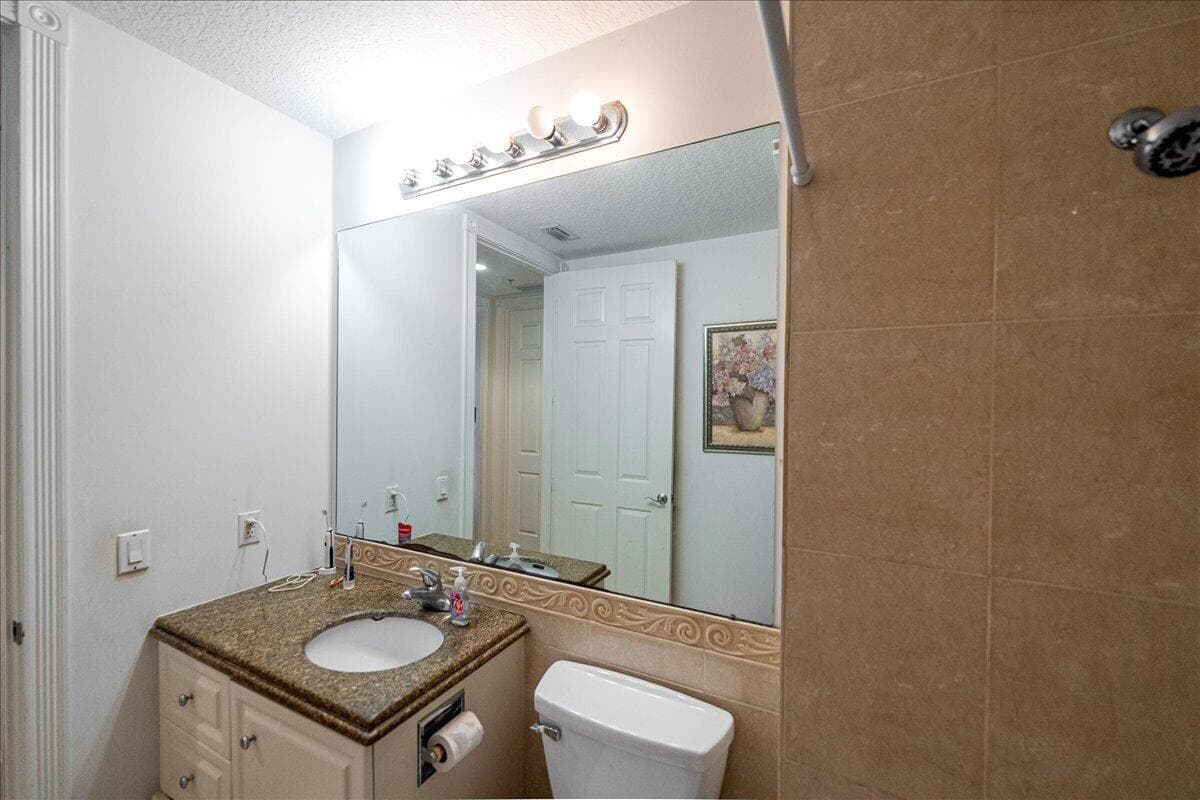 36 Harbour Isle Drive W 106, Fort Pierce, FL 34949 24
