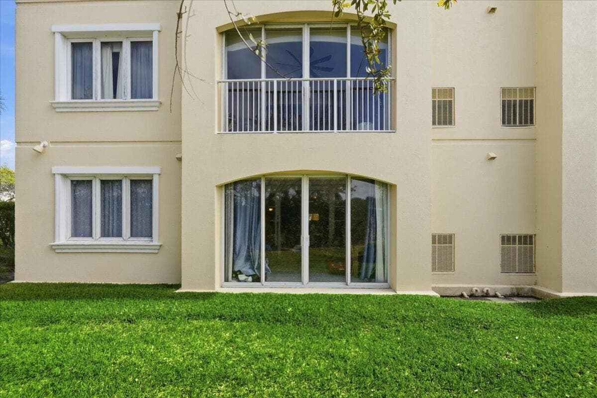 36 Harbour Isle Drive W 106, Fort Pierce, FL 34949 27