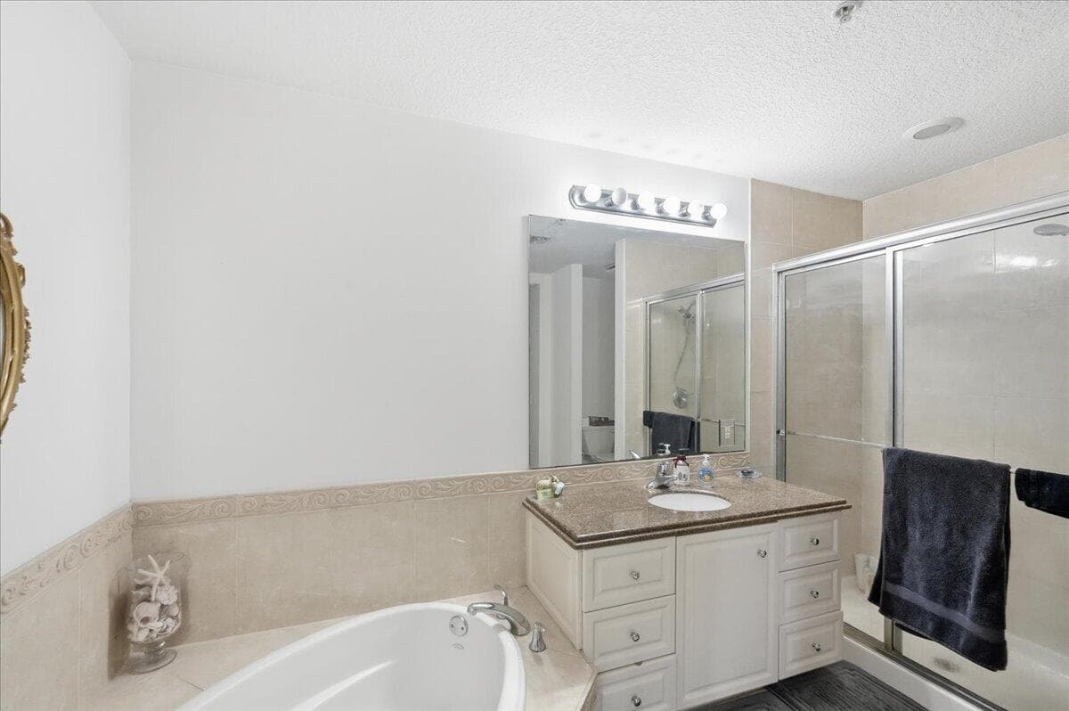 36 Harbour Isle Drive W 106, Fort Pierce, FL 34949 19
