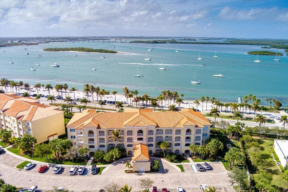 36 Harbour Isle Drive W 106, Fort Pierce, FL 34949 33