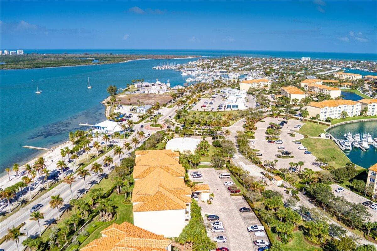 36 Harbour Isle Drive W 106, Fort Pierce, FL 34949 35