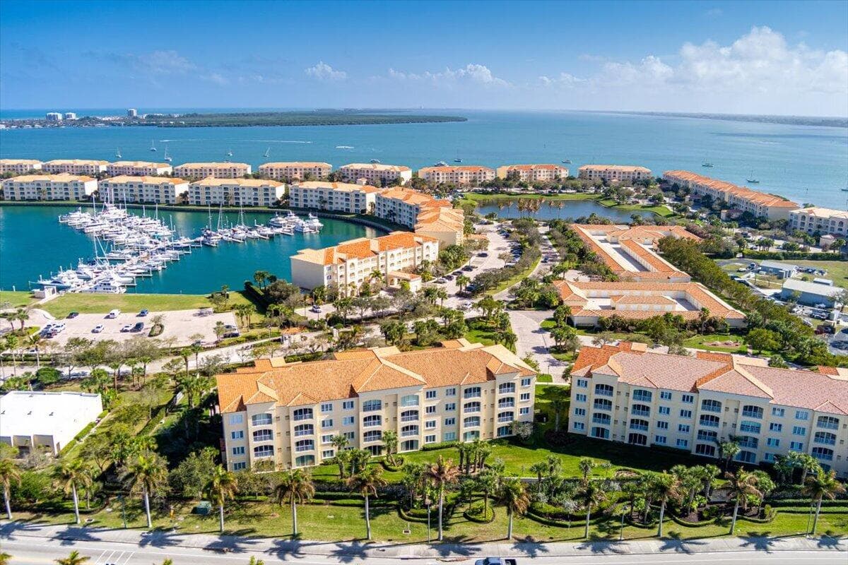 36 Harbour Isle Drive W 106, Fort Pierce, FL 34949 38