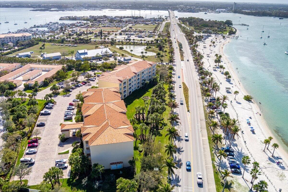 36 Harbour Isle Drive W 106, Fort Pierce, FL 34949 44