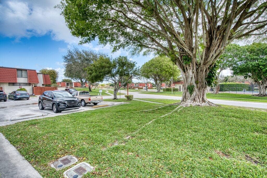 3838 Victoria Drive, West Palm Beach, FL 33406 5