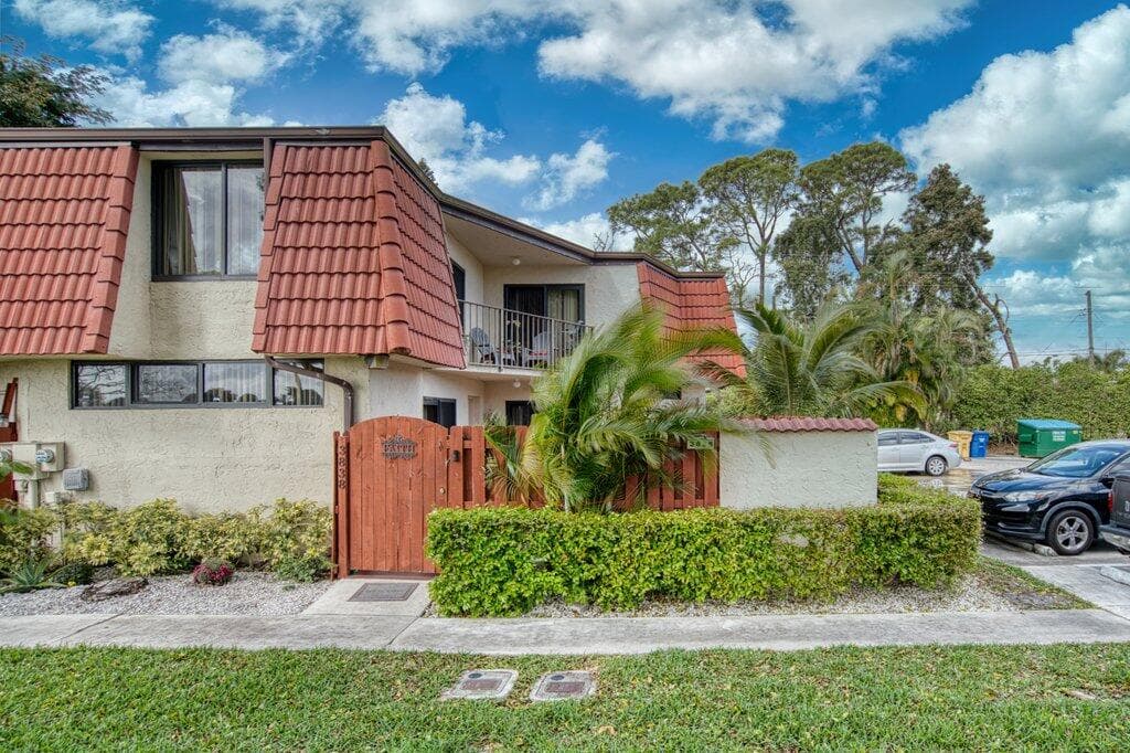 3838 Victoria Drive, West Palm Beach, FL 33406 2