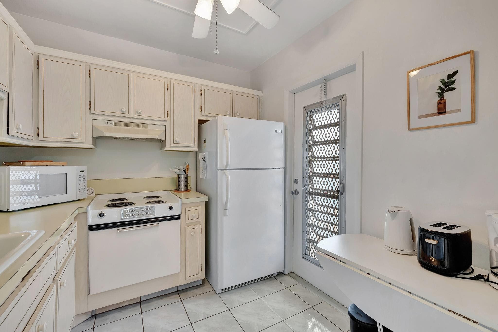 4431 NW 16th Street 303, Fort Lauderdale, FL 33313 24